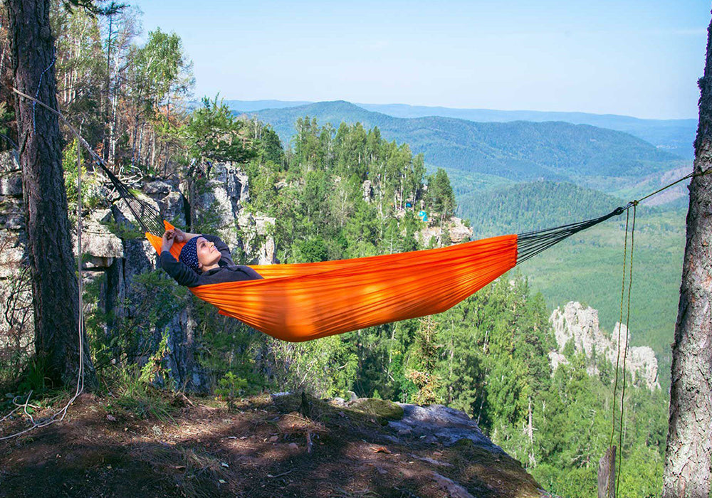 A BEGINNER’S GUIDE TO HAMMOCK CAMPING